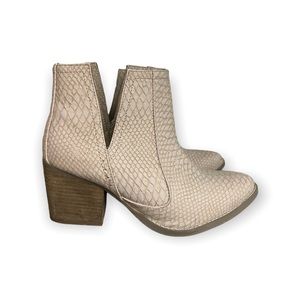 Cream Man Made Leather Snake Skin Boots Size 7